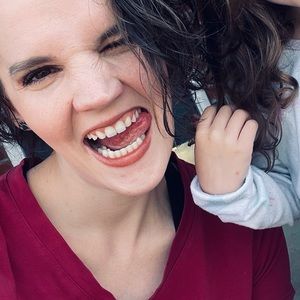 Meet your Posher, April